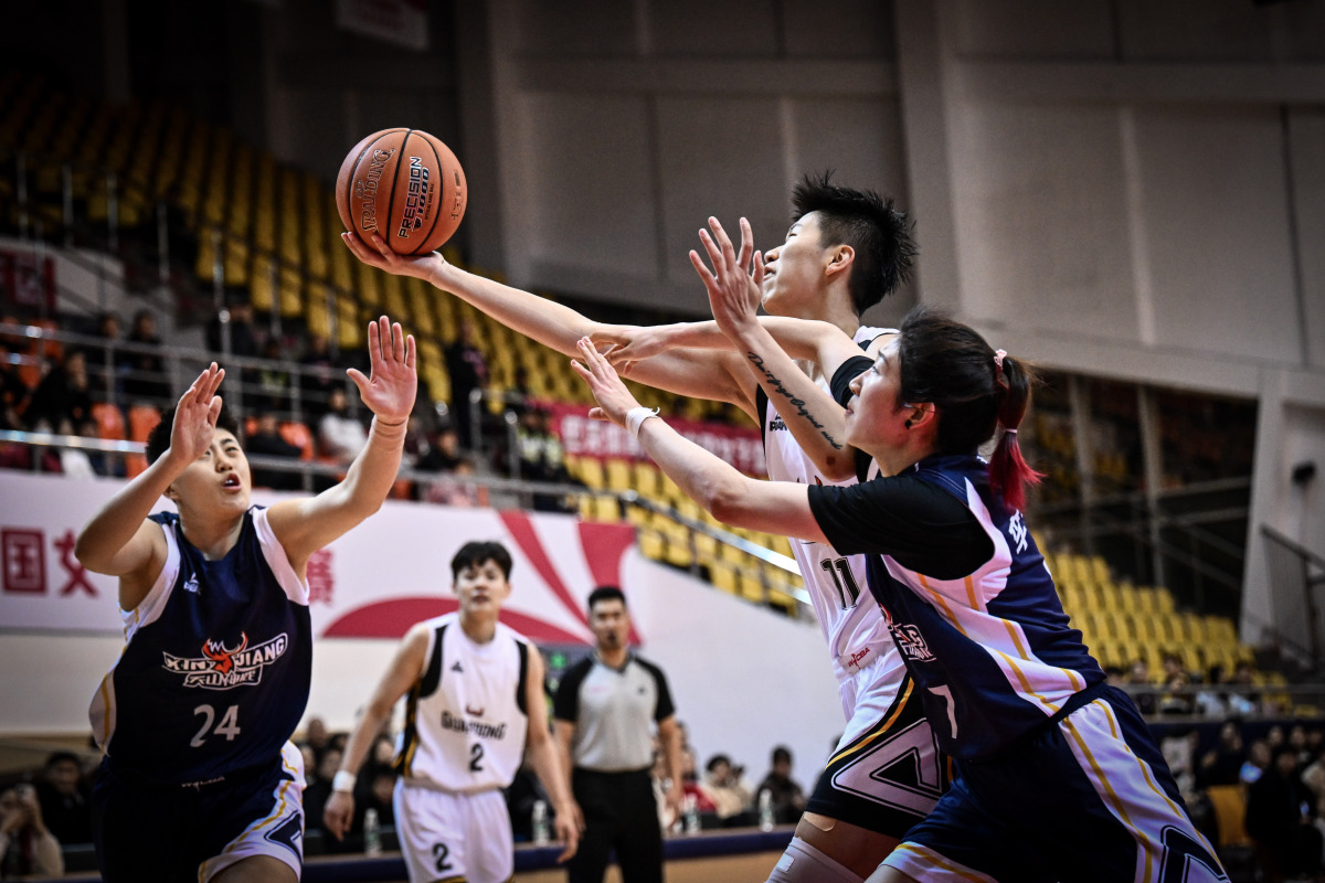 九游游戏官网-大比分获胜首场状态出色，阿森纳观众沸腾！，科维托娃重返赛场赛场气氛高涨的简单介绍